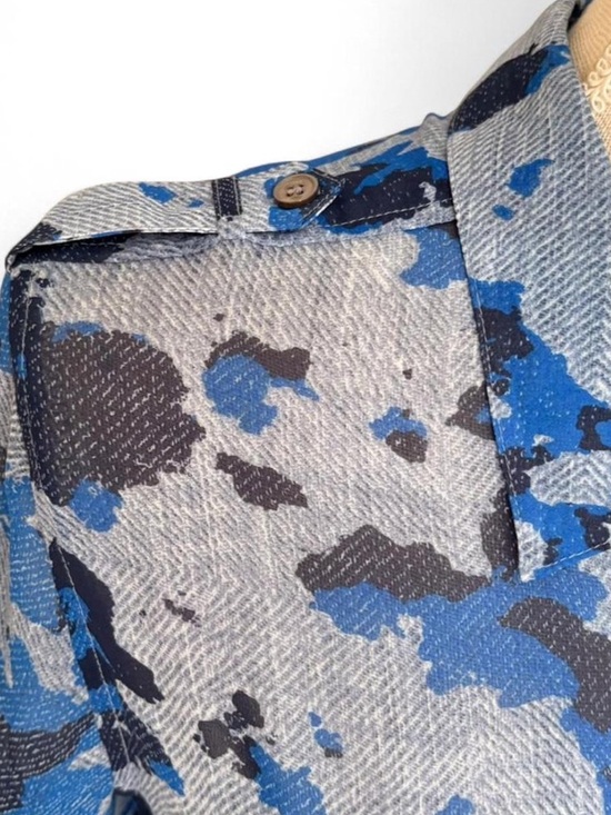 Vince Camuto Blue & Gray Camouflage Print Button-Up Blouse - Picture 4 of 5
